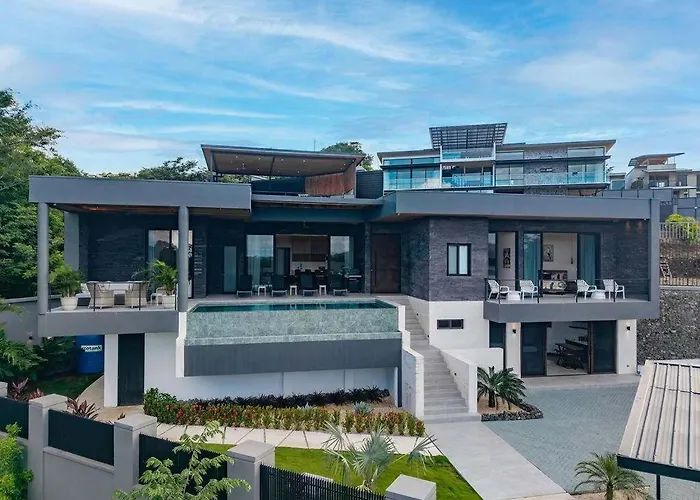Mode Luxury 3-story House In Сasa de vacaciones