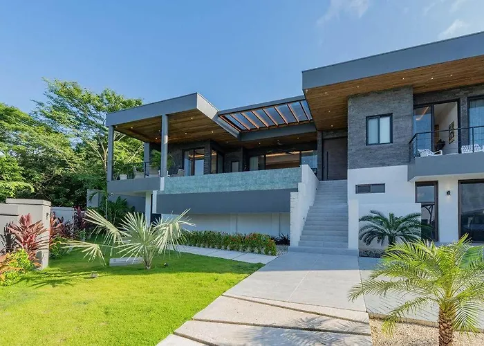 Mode Luxury 3-story House In