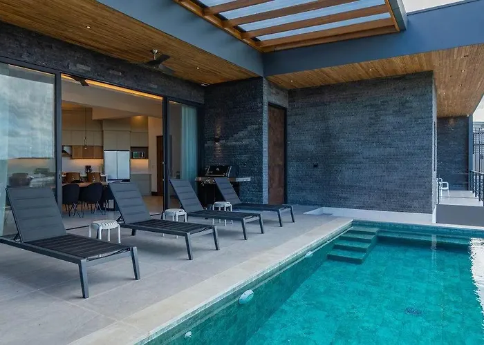 Mode Luxury 3-story House In Сasa de vacaciones