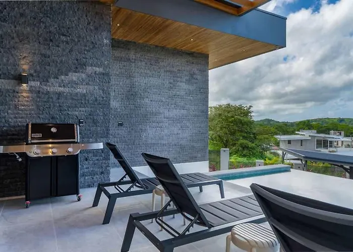 Mode Luxury 3-story House In