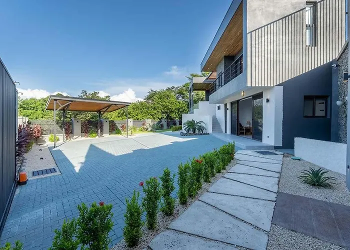 Mode Luxury 3-story House In Сasa de vacaciones