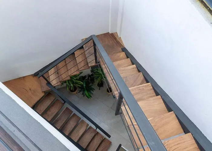 Mode Luxury 3-story House In Сasa de vacaciones