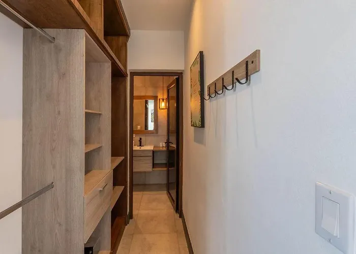 Сasa de vacaciones Mode Luxury 3-story House In *
