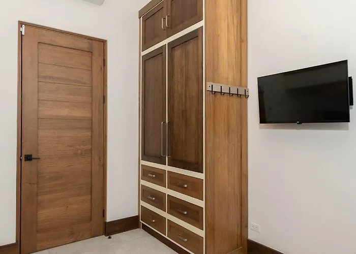 Mode Luxury 3-story House In Сasa de vacaciones
