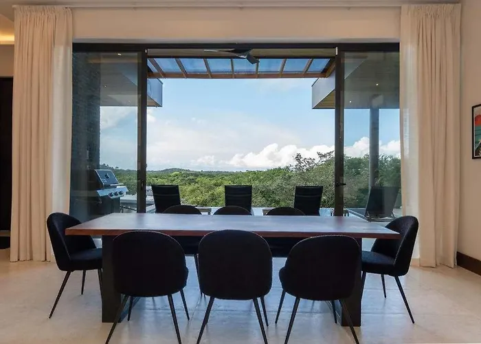 Mode Luxury 3-story House In Tamarindo