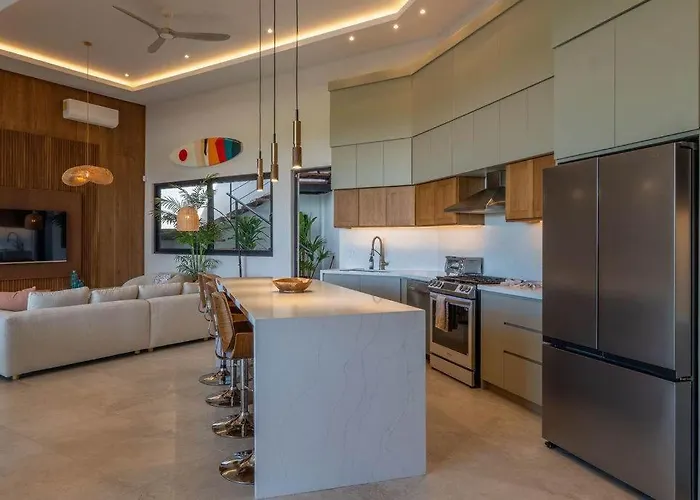 Mode Luxury 3-story House In Сasa de vacaciones