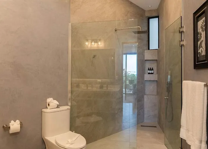 Mode Luxury 3-story House In Сasa de vacaciones